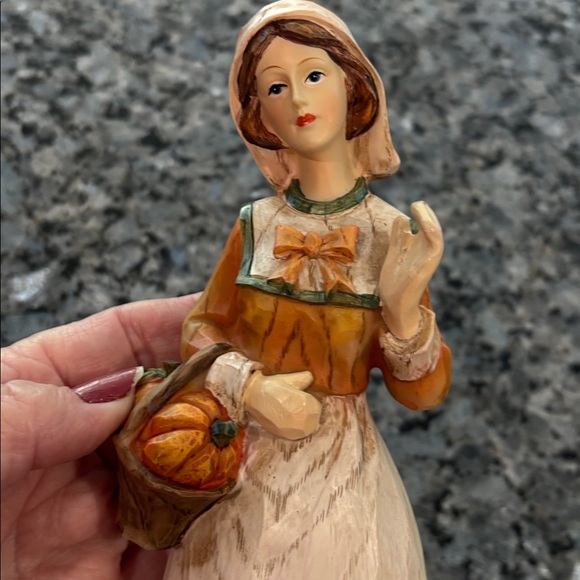 Harvest Pilgrim Figurine with Candle Holder - Picture 4 of 6